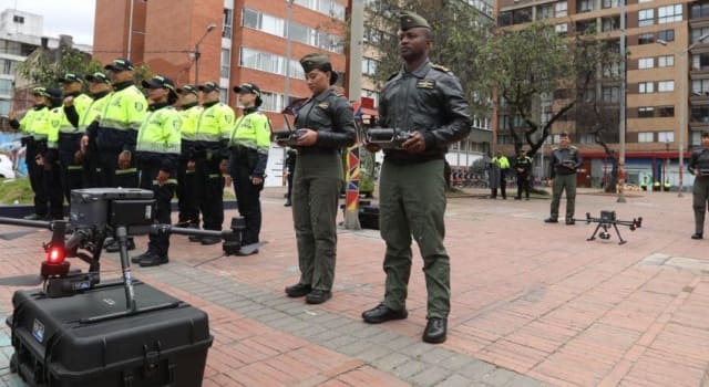 En Bogotá, el uso de drones y herramientas tecnológicas se ha convertido en el eje de la "Estrategia 5/4", un plan implementado por la Policía.