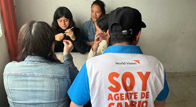 Jóvenes de comunidades vulnerables de Bogotá promueven acciones de cambio