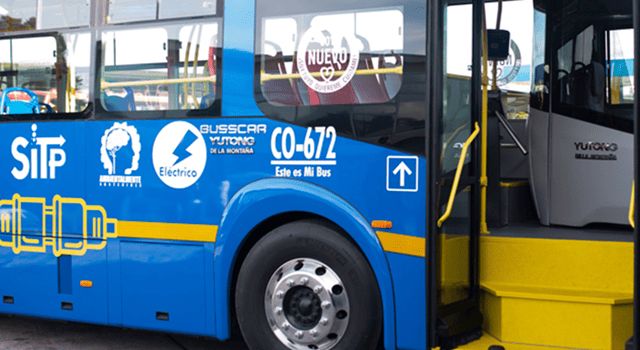 Un grupo de cuatro personas armadas asaltó a los pasajeros de un bus del SITP en la avenida Caracas. Una joven resultó lesionada al resistirse, mientras las autoridades lograron capturar a los responsables.