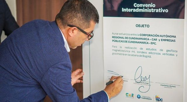 La Gobernación de Cundinamarca y la CAR han firmado un convenio que incluye la perforación de pozos profundos y estrategias ambientales para asegurar el agua en 11 municipios que dependen de Bogotá.