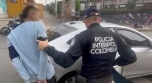 El hombre era requerido por el Juzgado de La Serena, fue detenido en el sur de la capital colombiana. Es acusado de participar en el homicidio de un joven tras un partido de Copa Libertadores.