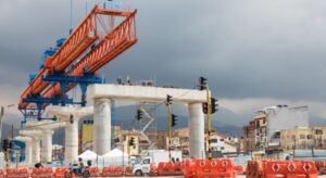 Durante 2024, las obras de la Línea 1 del Metro de Bogotá lograron importantes avances, incluyendo la construcción de 1.570 metros de viaducto. La meta para 2025 es superar el 65% de ejecución.