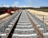 El alcalde Carlos Fernando Galán supervisó el inicio de la instalación de los rieles en el Patio Taller. Este tramo de prueba, de 905 metros, es un hito clave en la construcción del primer metro de la ciudad.