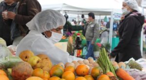 El Instituto para la Economía Social (IPES) lideró diálogos con representantes de las Plazas Distritales de Mercado para abordar compromisos sobre el uso, tarifas y gestión de estos espacios comerciales en Bogotá.