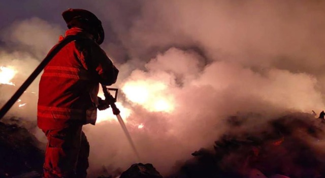 Los Bomberos atendieron un incendio en los cerros orientales de Bogotá y la emergencia movilizó equipos especializados y personal de varias estaciones para contener las llamas y proteger los ecosistemas.