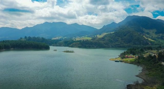 La Gobernación de Cundinamarca y la CAR implementan un plan de acción para enfrentar los niveles críticos en los embalses, proteger los ecosistemas y asegurar el suministro de agua para millas de familias afectadas.