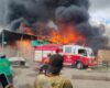 Incendio en zona industrial de Mosquera, fue presuntamente originado por un vehículo que estaba cerca de estibas de madera. El incidente fue controlado oportunamente por 26 Unidades de Bomberos.