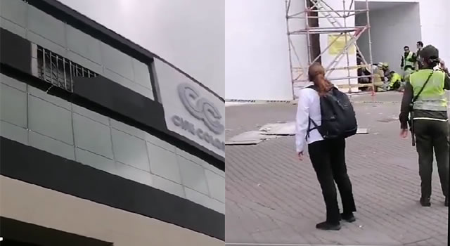 [VIDEO] Sin un dedo y con graves lesiones está hombre herido en el centro comercial Portal 80 de Bogotá