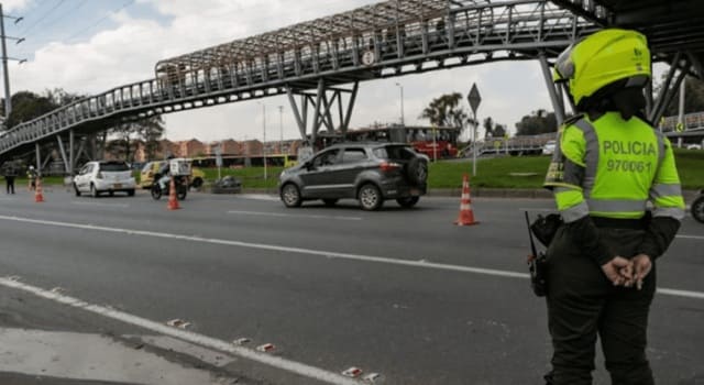 La alcaldía de Bogotá anunció la implementación del pico y placa regional para el lunes festivo 6 de enero de 2025. Esta medida busca mejorar los tiempos de desplazamiento tras el puente de reyes.