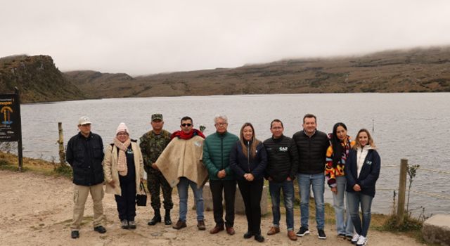 El programa Escuela del Agua y Cambio Climático 2025, se presentó en la Laguna de Chisacá y busca capacitar a comunidades locales en prácticas sostenibles.