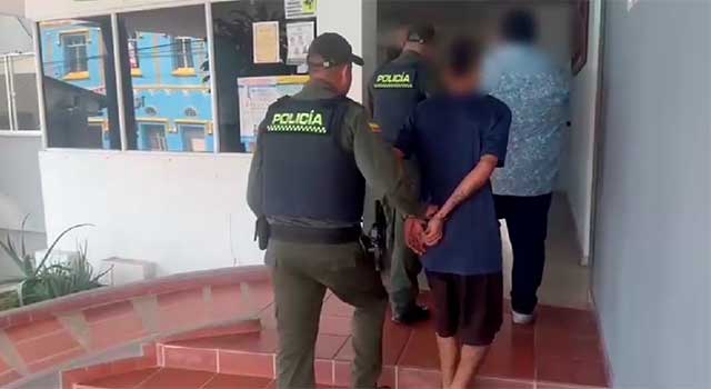 Capturan a cuatro sujetos que robaban mercancía de un camión en Cundinamarca