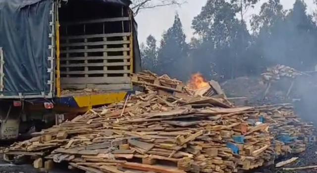 La CAR impuso una medida preventiva en la vereda La Chacua, en Soacha, para frenar la producción ilegal de carbón vegetal. La actividad generaba contaminación y afectación al medio ambiente.