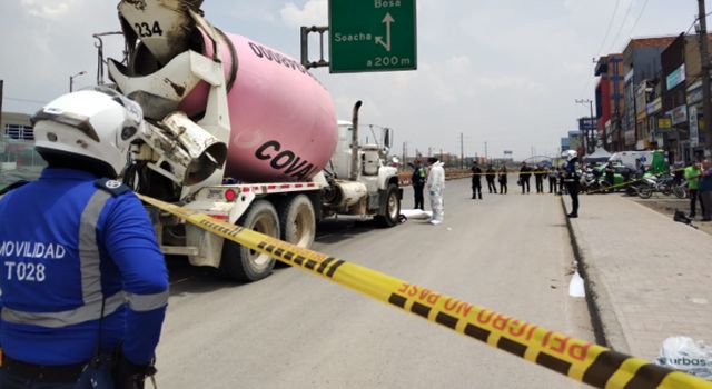 Versiones preliminares indican que el accidente de tránsito en la Autopista Sur fue causado por un hombre mayor que intentó cruzar la vía a la altura de la calle 15.