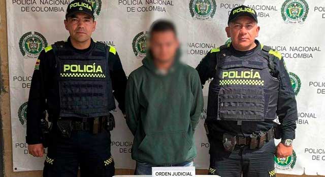 Hombre que atacó violentamente a su pareja frente a sus hijas fue capturado en Soacha