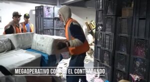 En un operativo que duró más de cuatro horas, las autoridades intervinieron varias bodegas donde se almacenaba mercancía de contrabando en Bogotá lista para ser distribuida en la ciudad.