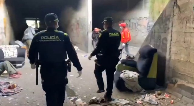 Durante un operativo de seguridad en la localidad de Puente Aranda, las autoridades capturaron a dos personas, intervinieron el Canal Comuneros y realizaron operativos en 45 establecimientos comerciales.