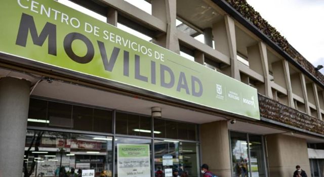 La Secretaría de Movilidad denunció una red de estafadores que, a través de WhatsApp, ofrece falsos descuentos en comparendos y tramites. Autoridades piden a la ciudadanía usar solo canales oficiales.