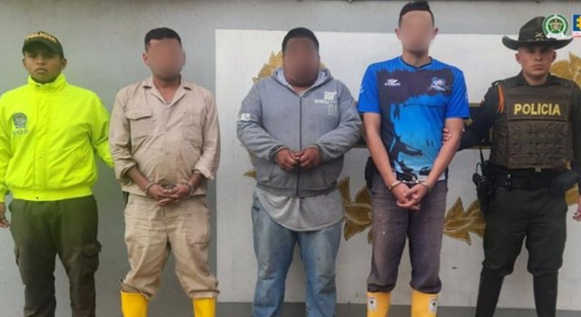 Las autoridades descubrieron un matadero clandestino en Suba, donde se sacrificaban bovinos sin medidas sanitarias y se generaban graves daños ambientales. Tres personas fueron capturadas y judicializadas.