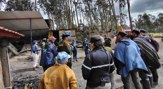 Autoridades detuvieron la explotación de una mina ilegal de carbón en Lenguazaque en la vereda Espinal Carrizal, donde se evidenciaron daños al suelo y la vegetación. Tres personas fueron capturadas en el operativo.