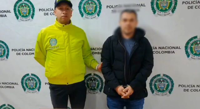 Padre acusado de abusar de su hija fue detenido en el Aeropuerto El Dorado tras ser deportado desde Estados Unidos, donde intentó evadir la justicia. El hombre, de 45 años, era buscado por abuso sexual desde 2016.