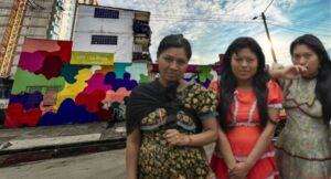 Una nueva denuncia del Distrito advierte sobre un alarmante caso de presunta instrumentalización de niños Emberá en Bogotá para el transporte de sustancias ilegales en una zona crítica del centro de la ciudad.