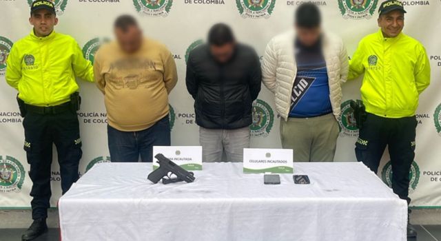 Varios hombres fueron capturados por su presunta participación en asaltos armados a establecimientos comerciales en Bogotá y municipios cercanos.