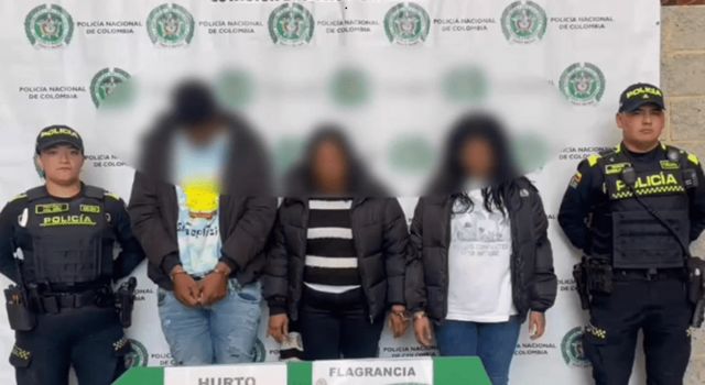 Una operación simultánea de hurto en dos supermercados terminó con la captura de ocho delincuentes en Bogotá, sorprendidos gracias al rápido llamado del personal de seguridad.