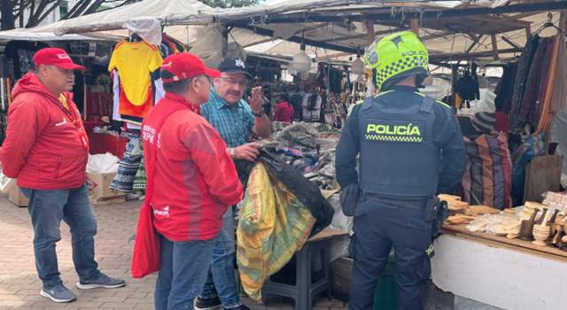 Una intervención liderada por la Alcaldía Local de Chapinero busca recuperar el espacio público en una emblemática plazoleta de Bogotá. La operación ya logró el retiro voluntario de varias carpas