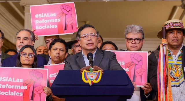Consulta popular se vuelve a radicar en el Senado, se suman cuatro preguntas