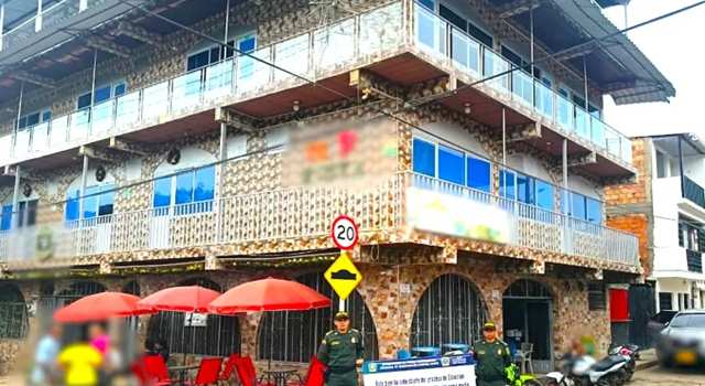 Un hotel en Viotá, que parecía un sitio turístico común, terminó siendo el centro de operaciones de una red de microtráfico. Lo que pasaba tras una de sus puertas reveló el verdadero rostro del negocio.