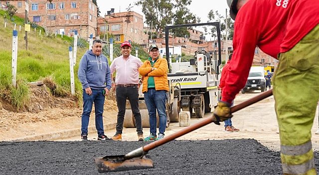 Alcaldía de Soacha continúa pavimentación del barrio La Veredita