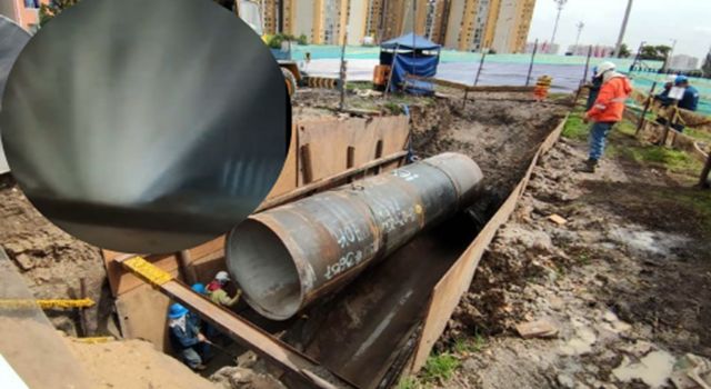 Un tubo de agua estalló con tal fuerza en el sur de Bogotá que destruyó andenes, lanzó escombros contra varias viviendas y desató el pánico entre los residentes, que aún reclaman por los daños y la falta de soluciones.