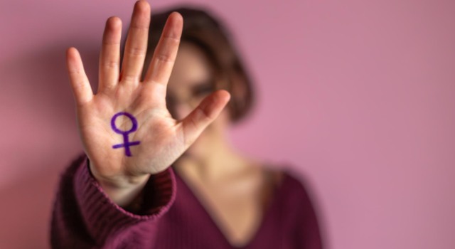 Un nuevo caso de feminicidio en Bosa sacude a Bogotá. El agresor logró ingresar al conjunto residencial donde vivía la víctima, sin que nadie lo detuviera.