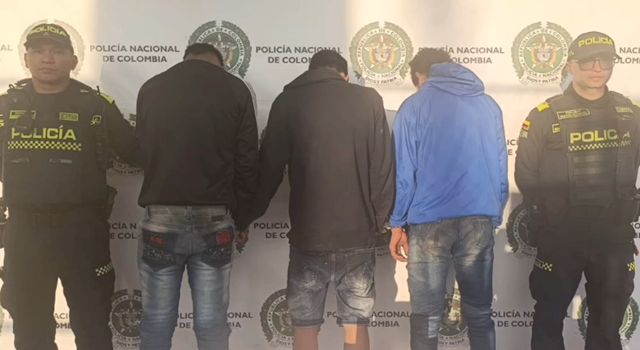 Una supuesta falla del cajero automático era en realidad una trampa, así operaban los ladrones que fueron sorprendidos robando en Bogotá.