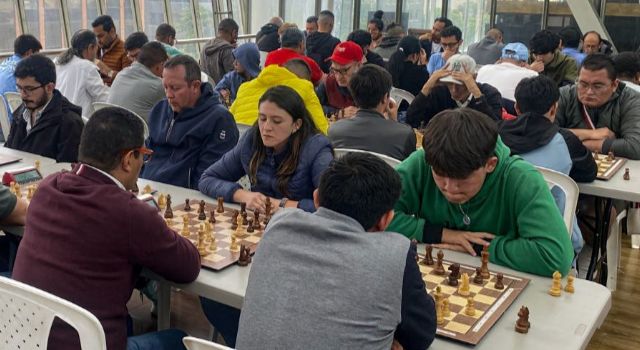 Torneo de ajedrez y experiencias interactivas en el mes del padre en Bogotá