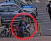 Tenía uniforme, simulaba alistarse frente a policías y cruzaba la calle por más producto. Así operaba un vendedor de droga que usaba su disfraz para no levantar sospechas.