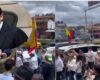 A horas del atentado contra Miguel Uribe que dejó al precandidato presidencial en estado crítico, se revelan mensajes que muestran cómo se planeó el ataque. Mientras tanto, en Bogotá comienzan las movilizaciones.
