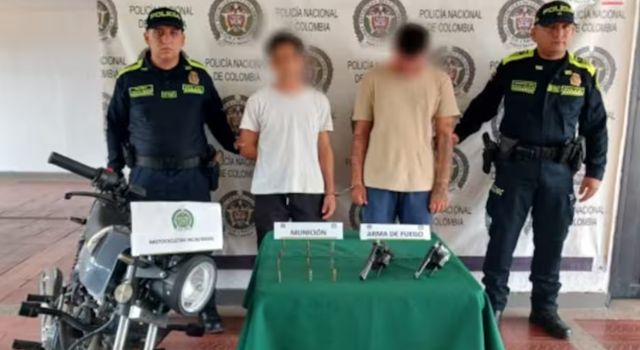Lo que parecía un operativo de rutina terminó en un violento ataque en Girardot. Un alto oficial de la Policía resultó gravemente herido y dos hombres fueron capturados en flagrancia.
