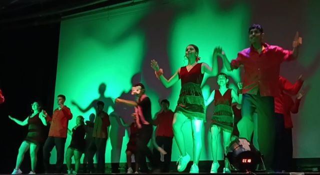 Con más de 25 años de tradición, el festival de danza del colegio San Mateo volvió a llenar de ritmo y color sus pasillos. Esta vez, el homenaje fue para los 40 años del icónico tema “Cali Pachanguero”.
