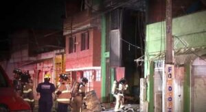 Un incendio en fabrica de colchones, precedido por una explosión hacia las 11 p. m. en Bogotá, provocó daños materiales en varias viviendas vecinas y obligó a evacuar de urgencia a los residentes