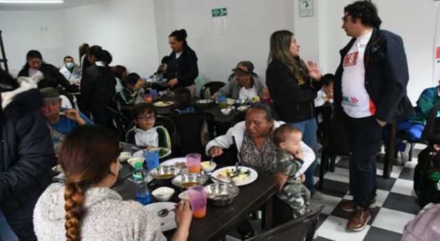 En medio de la lucha contra el hambre en Bogotá, se inauguró un nuevo comedor comunitario que ya brinda alimento diario a más de 80 niños, niñas y adolescentes en situación de vulnerabilidad.