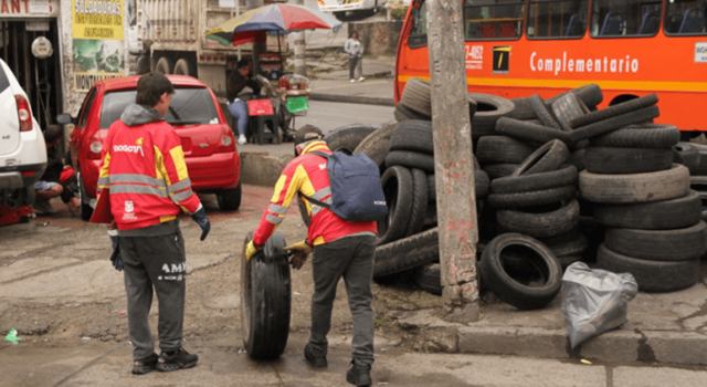 La acumulación de llantas en la calle dejó de ser un problema invisible. En una zona de Bogotá, una jornada está cambiando la forma en que se recupera el espacio público.