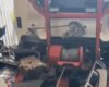 Una patrulla llegó tras el rastro de una grúa robada y terminó descubriendo una bodega con autopartes en Bogotá.