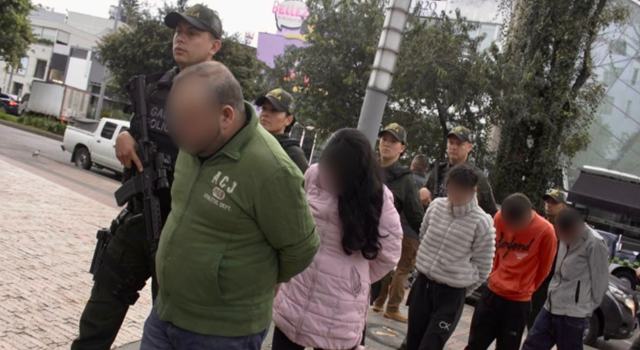 Varias personas fueron víctimas de paseo millonario tras abordar falsos taxis en zonas nocturnas de Bogotá. Las retenciones incluían amenazas, robos y, en algunos casos, agresiones sexuales.