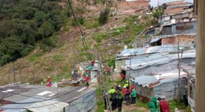Una nueva denuncia por venta ilegal de terrenos encendió las alertas en un área protegida del parque Entrenubes, donde las autoridades hallaron estructuras clandestinas en plena reserva ambiental.