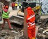 En Bogotá, los escombros en la calle siguen siendo una problemática que afecta el entorno urbano y puede salir costosa para quienes los arrojan sin control, pues este comportamiento está sancionado por la ley.