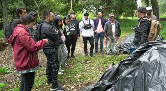 Saldar un comparendo en Bogotá no siempre implica dinero. Lo que comenzó como una sanción, terminó convirtiéndose en una oportunidad para retribuir a la ciudad a través de jornadas ambientales.