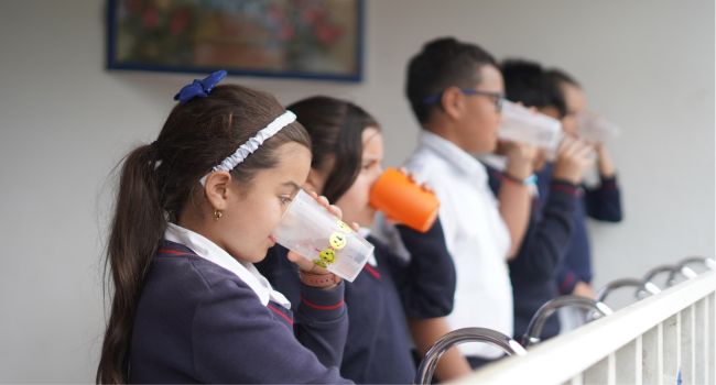 En varias escuelas rurales de Cundinamarca ya empieza a notarse el impacto de un programa que está llevando agua potable donde antes no la había.