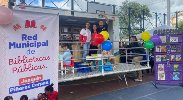 Soacha le apuesta a la lectura con una biblioteca sobre ruedas: así puede tener libros en su barrio