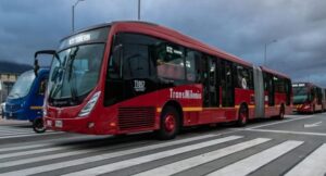 Durante un intento de atraco masivo en un bus de TransMilenio, un escolta del ministro de Igualdad resultó herido tras enfrentar a los delincuentes. El hecho ocurrió en la mañana del jueves 31 de julio.